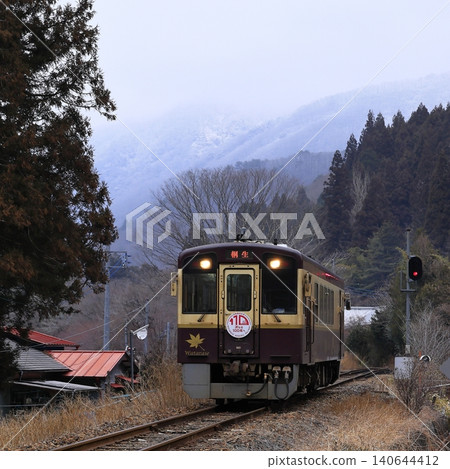 The Watarase Keikoku Railway runs with snow-covered mountains in the background. The Watarase Keikoku Railway runs with snow-covered mountains in the background. 140644412