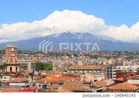 Panoramic view of Catania cityscape with Mount Etna volcano in the background Italian settlement from town to country side landscape Panoramic view of Catania cityscape with Mount Etna volcano in the background Italian settlement from town to country side landscape 140645143