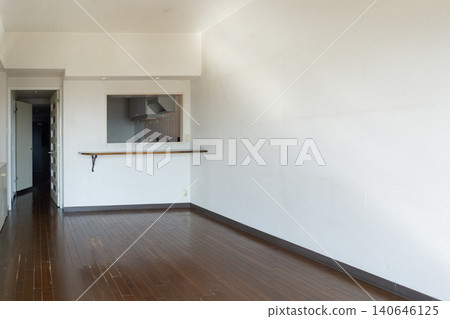 Living room, Western-style room, and small kitchen window - Before renovation - Old apartment - Apartment Living room, Western-style room, and small kitchen window - Before renovation - Old apartment - Apartment 140646125