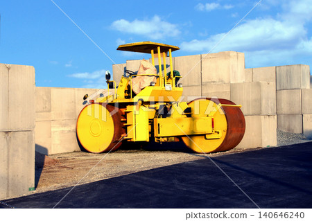 Yellow road roller 140646240