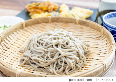 Delicious soba noodles and tempura Delicious soba noodles and tempura 140647003