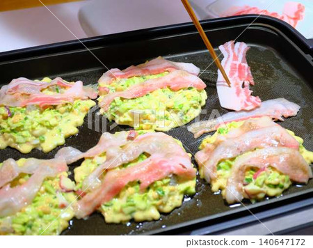 Okonomiyaki cooking kitchen Okonomiyaki cooking kitchen 140647172