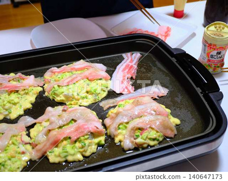 Okonomiyaki cooking kitchen Okonomiyaki cooking kitchen 140647173