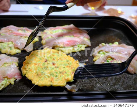 Okonomiyaki cooking kitchen Okonomiyaki cooking kitchen 140647179