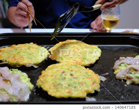 Okonomiyaki cooking kitchen Okonomiyaki cooking kitchen 140647185