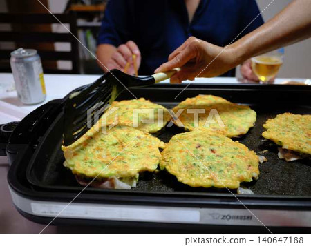 Okonomiyaki cooking kitchen Okonomiyaki cooking kitchen 140647188