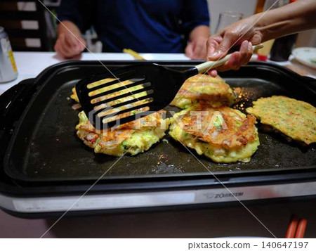 Okonomiyaki cooking kitchen Okonomiyaki cooking kitchen 140647197