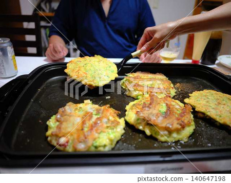 Okonomiyaki cooking kitchen Okonomiyaki cooking kitchen 140647198