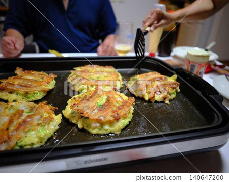Okonomiyaki cooking kitchen Okonomiyaki cooking kitchen 140647200