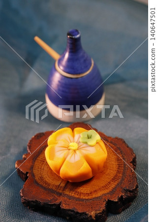 Fondant Flower Cake Decoration on Wood Slice with Blue Container Fondant Flower Cake Decoration on Wood Slice with Blue Container 140647501
