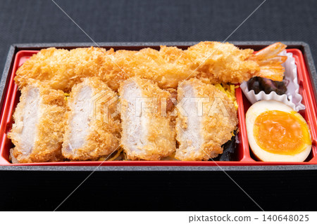 美味炸蝦豬排便當盒 美味炸蝦豬排便當盒 140648025