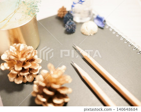 Antique goods and dried flowers 140648684