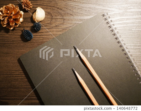 古董桌和乾燥花 古董桌和乾燥花 140648772