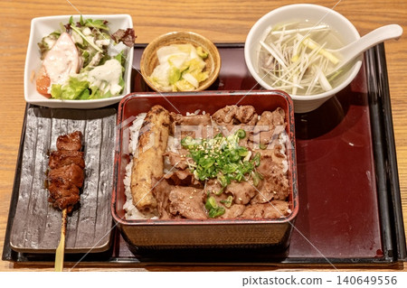 炭烤牛舌佐蔥花和鹽飯 140649556
