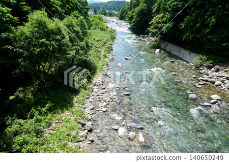 2025 年 6 月,岐阜縣高山市莊川町中畠附近的莊川河 2025 年 6 月,岐阜縣高山市莊川町中畠附近的莊川河 140650249