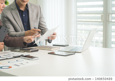 Professional Mentoring and Knowledge Sharing in Modern Office 140650489