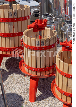Manual Ratchet Wine Press Manual Ratchet Wine Press 140650878