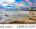 The sea and the city 140651320