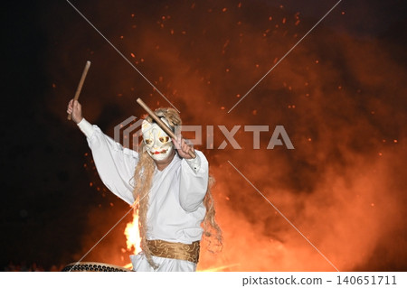 Nasu Sacred Fire Festival: White-faced, golden-haired nine-tailed fox drum performance, Tochigi Prefecture Nasu Sacred Fire Festival: White-faced, golden-haired nine-tailed fox drum performance, Tochigi Prefecture 140651711