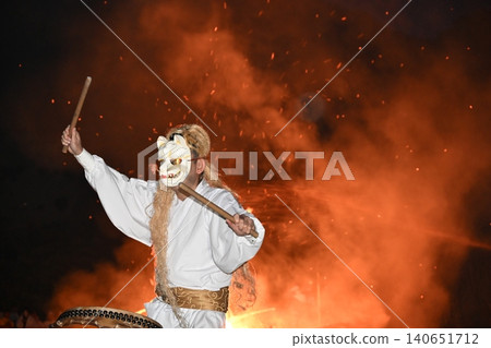 那須聖火祭:白臉金髮九尾狐狸鼓表演,栃木縣 那須聖火祭:白臉金髮九尾狐狸鼓表演,栃木縣 140651712