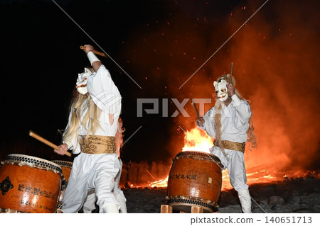 Nasu Sacred Fire Festival: White-faced, golden-haired nine-tailed fox drum performance, Tochigi Prefecture Nasu Sacred Fire Festival: White-faced, golden-haired nine-tailed fox drum performance, Tochigi Prefecture 140651713