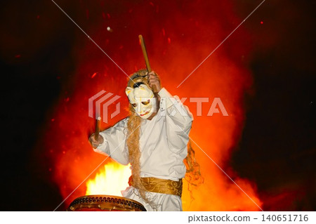 Nasu Sacred Fire Festival: White-faced, golden-haired nine-tailed fox drum performance, Tochigi Prefecture Nasu Sacred Fire Festival: White-faced, golden-haired nine-tailed fox drum performance, Tochigi Prefecture 140651716