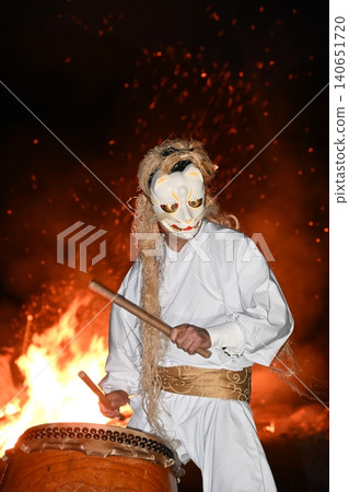 Nasu Sacred Fire Festival: White-faced, golden-haired nine-tailed fox drum performance, Tochigi Prefecture Nasu Sacred Fire Festival: White-faced, golden-haired nine-tailed fox drum performance, Tochigi Prefecture 140651720
