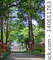 A shrine approach protected by giant cedar trees, red lanterns, and a tunnel of greenery (vertical orientation) [Omiwa Shrine/Tochigi] 140651763