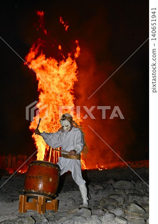 Nasu Sacred Fire Festival: White-faced, golden-haired nine-tailed fox drum performance, Tochigi Prefecture Nasu Sacred Fire Festival: White-faced, golden-haired nine-tailed fox drum performance, Tochigi Prefecture 140651941