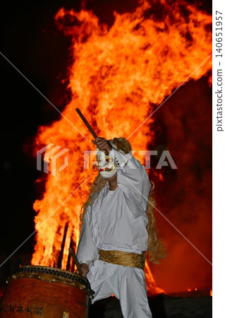 Nasu Sacred Fire Festival: White-faced, golden-haired nine-tailed fox drum performance, Tochigi Prefecture Nasu Sacred Fire Festival: White-faced, golden-haired nine-tailed fox drum performance, Tochigi Prefecture 140651957