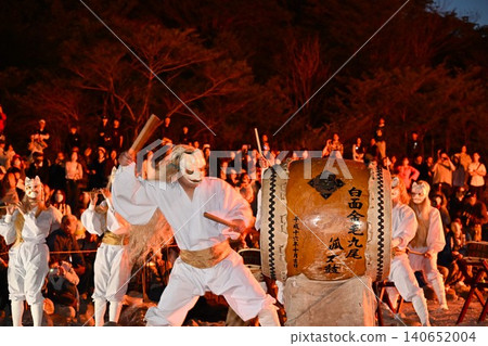 Nasu Sacred Fire Festival: White-faced, golden-haired nine-tailed fox drum performance, Tochigi Prefecture Nasu Sacred Fire Festival: White-faced, golden-haired nine-tailed fox drum performance, Tochigi Prefecture 140652004