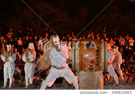 Nasu Sacred Fire Festival: White-faced, golden-haired nine-tailed fox drum performance, Tochigi Prefecture 140652005