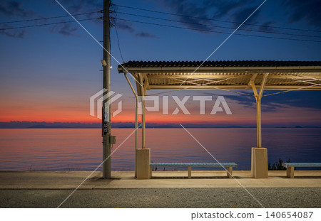 Shimonada Station overlooking the deep purple sea Shimonada Station overlooking the deep purple sea 140654087