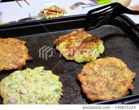 Okonomiyaki cooking kitchen Okonomiyaki cooking kitchen 140655224