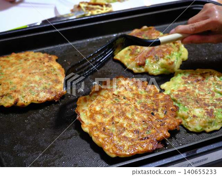 Okonomiyaki cooking kitchen 140655233