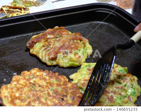 Okonomiyaki cooking kitchen Okonomiyaki cooking kitchen 140655235