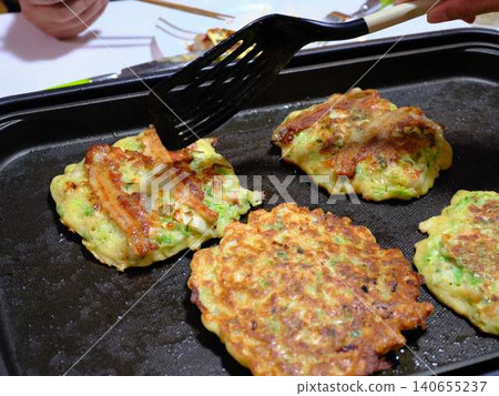 Okonomiyaki cooking kitchen Okonomiyaki cooking kitchen 140655237