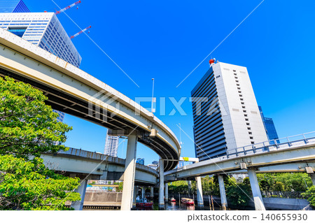 Urban landscape near Hamazakibashi intersection in Minato Ward, Tokyo. 140655930
