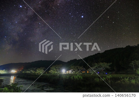 山村秋星空,夏日三角洲的映襯 山村秋星空,夏日三角洲的映襯 140656170