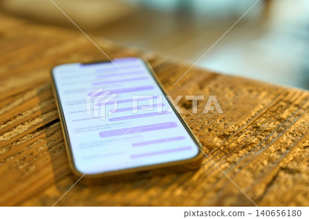 智慧型手機顯示訊息螢幕 智慧型手機顯示訊息螢幕 140656180