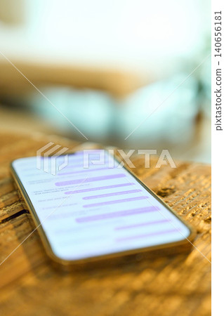 智慧型手機顯示訊息螢幕 智慧型手機顯示訊息螢幕 140656181