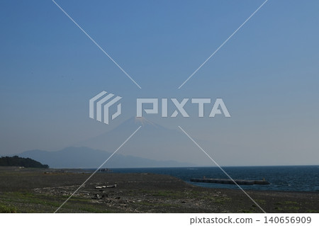 A spring scene at Miho no Matsubara, with Mount Fuji faintly visible in the distance. 140656909