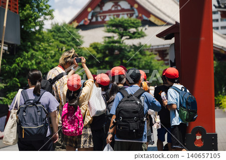 小學生參加學校旅行 小學生參加學校旅行 140657105