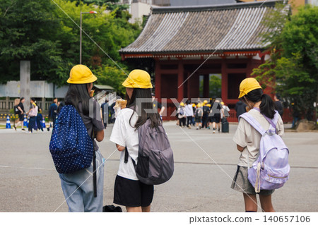 小學生參加學校旅行 小學生參加學校旅行 140657106