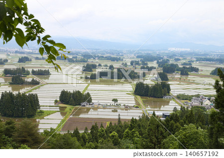 從山上俯瞰田園風光 從山上俯瞰田園風光 140657192