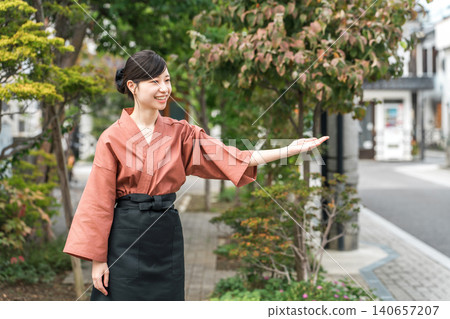 Nakais and proprietresses working at long-established hot spring inns, luxury inns, and temple lodgings Nakais and proprietresses working at long-established hot spring inns, luxury inns, and temple lodgings 140657207