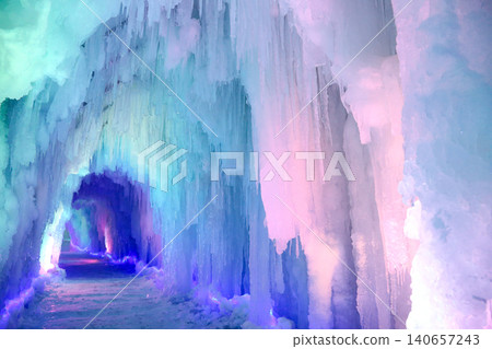Ice tunnel 140657243