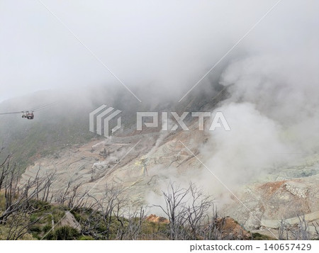 大涌谷,箱根著名的地標,火山煙霧在此升騰。 大涌谷,箱根著名的地標,火山煙霧在此升騰。 140657429