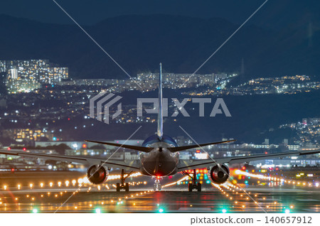 Landing of a large passenger aircraft (Senrigawa Embankment, Itami Airport) Landing of a large passenger aircraft (Senrigawa Embankment, Itami Airport) 140657912