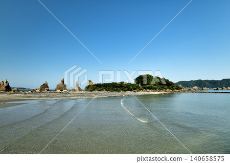 Hashiguiiwa [Kushimoto Town, Higashimuro District, Wakayama Prefecture] 140658575